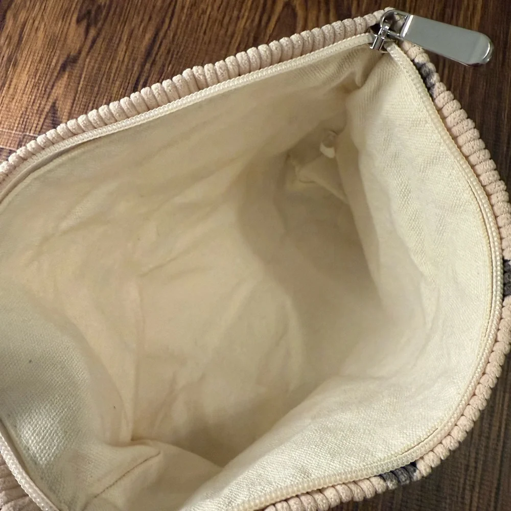 Assorted Pouches - Perfect for Essentials - Picture 5 of 16